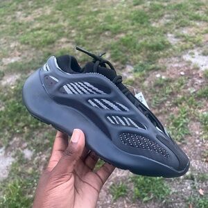 adidas Yeezy 700 V3 “Alvah”